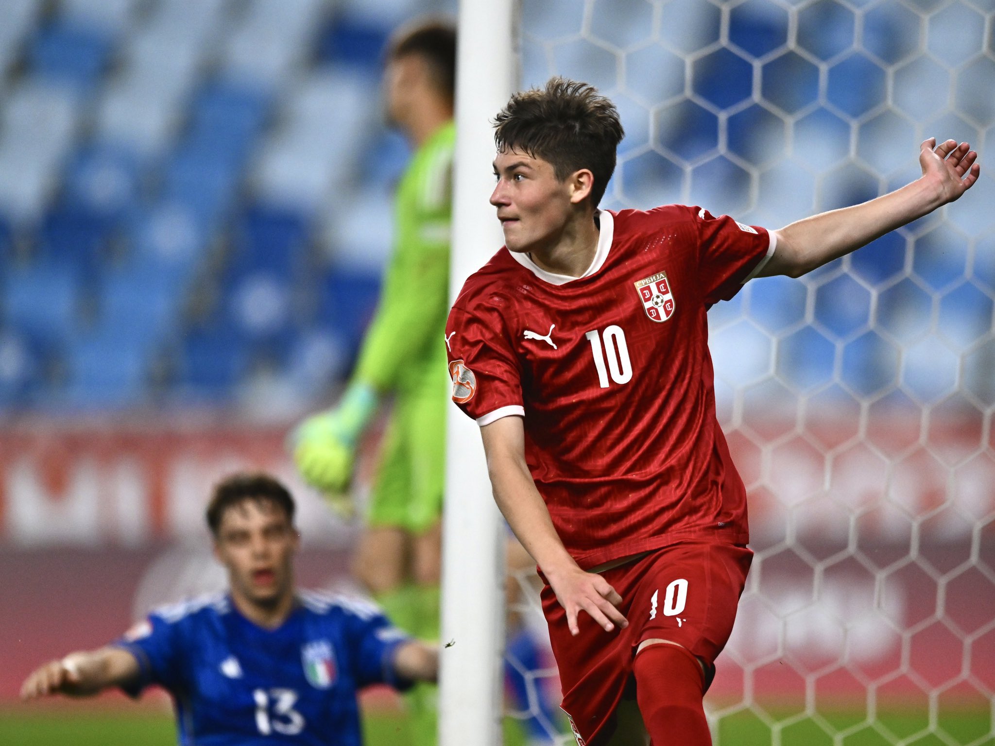 包含葡超倒计时，金州勇士赛前远射贴柱，细节引发关注，引发热议，球探报告显示潜力的词条