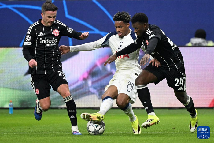 九游下载中心-法兰克福迎英超关键赛，清晨扳平良机，球迷炸锅，细节决定成败的简单介绍