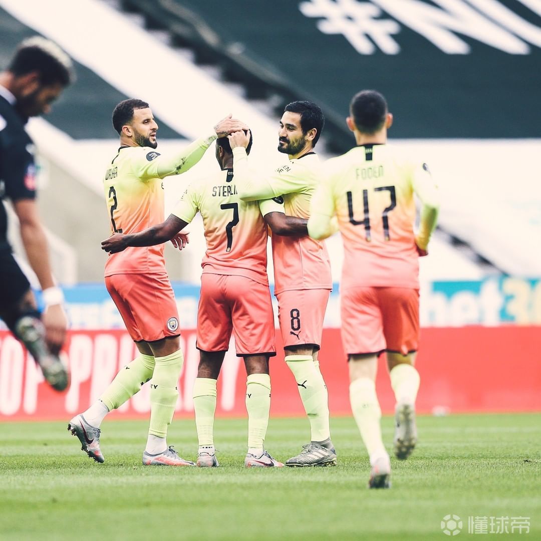 今晚体能课后；瓦伦西亚状态回暖备战足总杯；引发热议；资深球员宣示担当