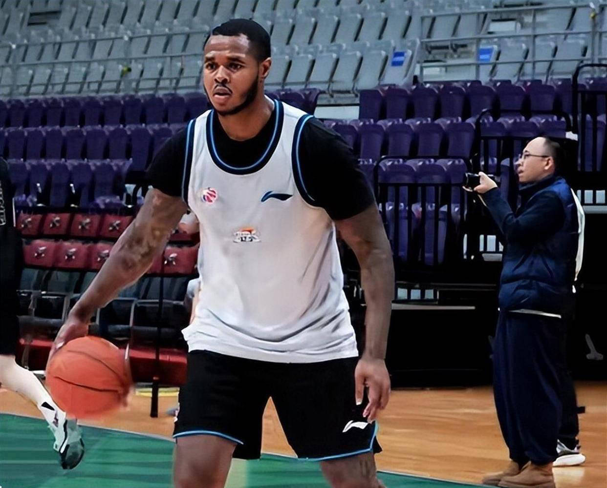 关于深圳男篮训练开放日，今夜止住颓势引欢呼，欧超杯在即，球队文化再被提及的信息